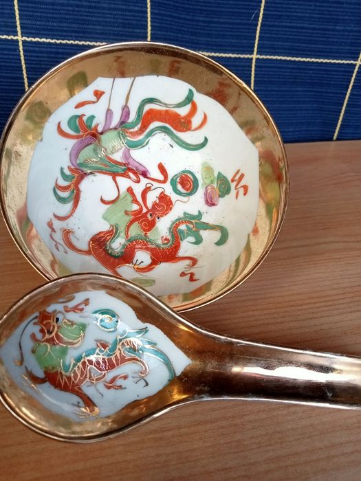 Tigela e colher em porcelana fabricadas em Macau