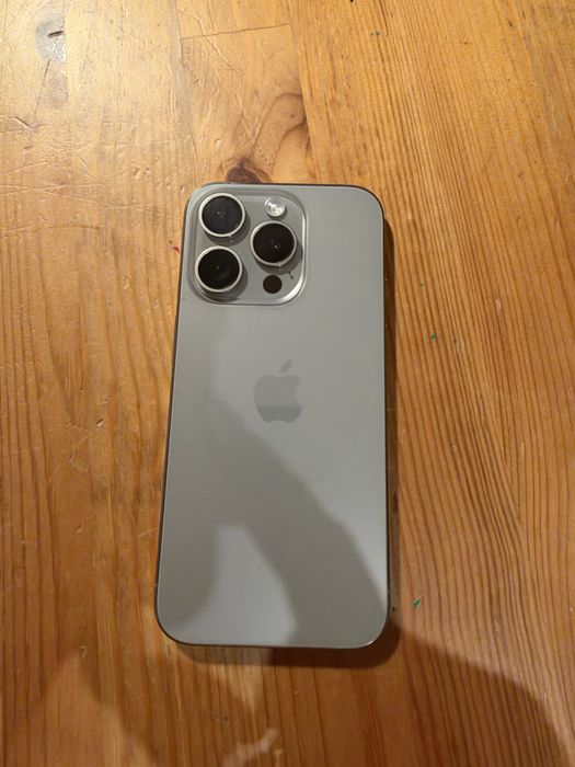 iPhone 15 Pro 128 GB – uszkodzona szybka – 85% baterii – sprawny