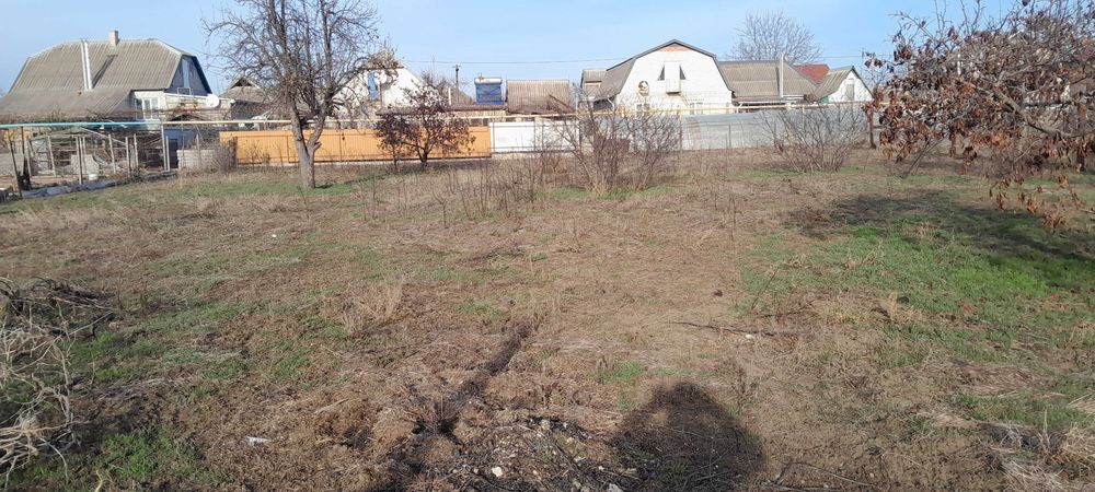 Продам дом под ремонт расположенный в центре города .