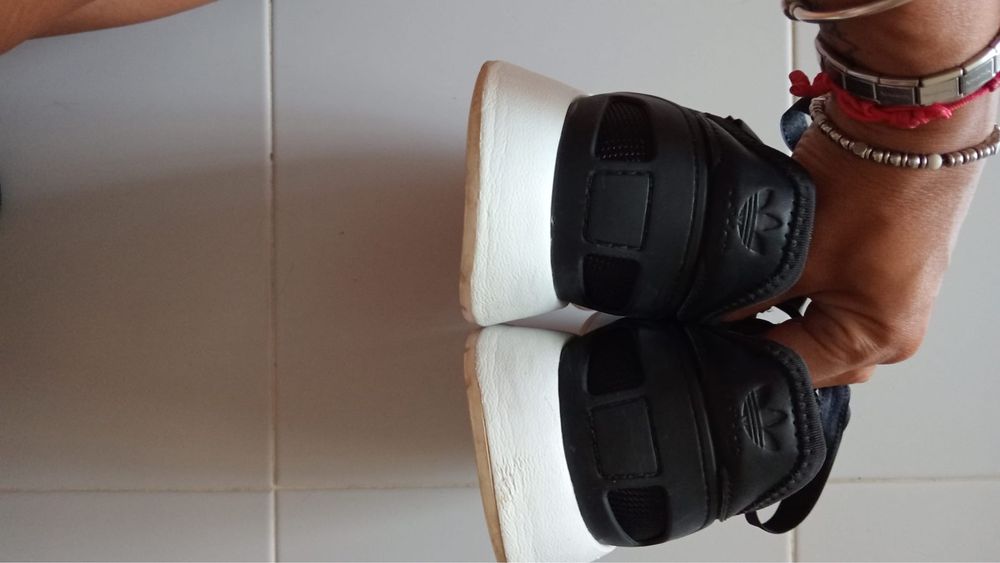Tenis de senhora ADIDAS tamanho 39