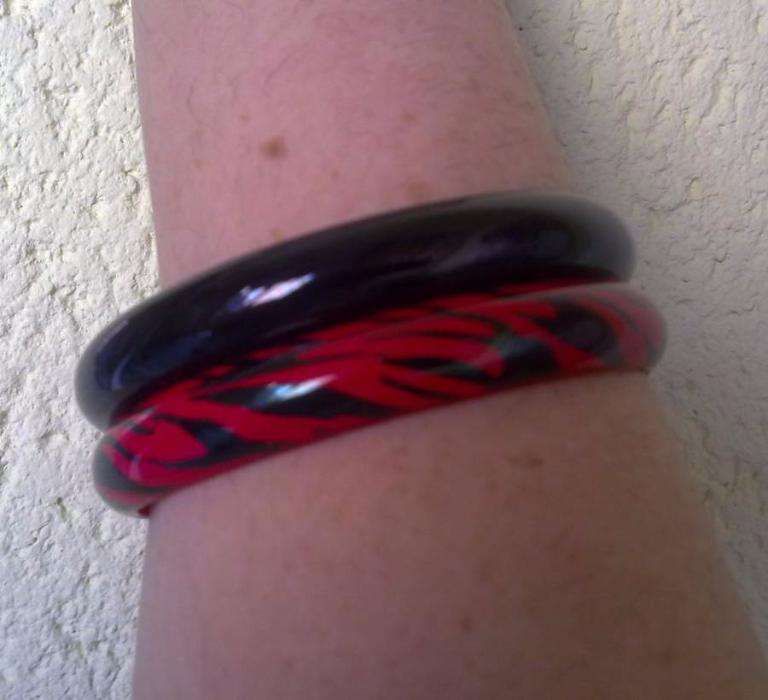 Pulseiras Preta e Zebra Vermelha - NOVAS