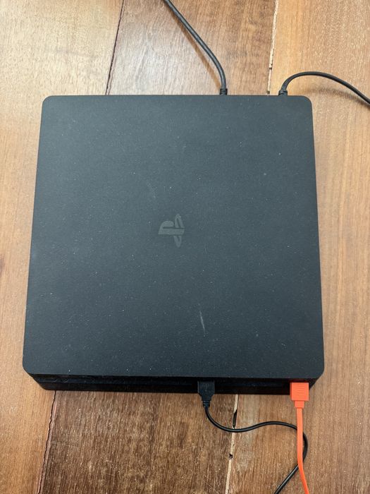 Playstation 4 com comando