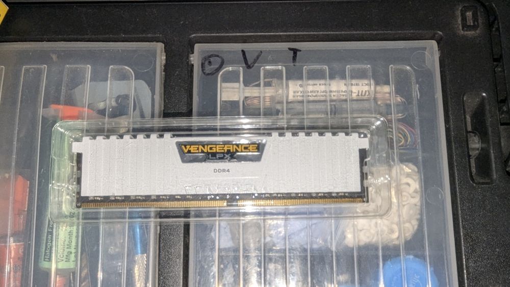 Corsair 32 GB (2x16GB) DDR4 3200 MHz