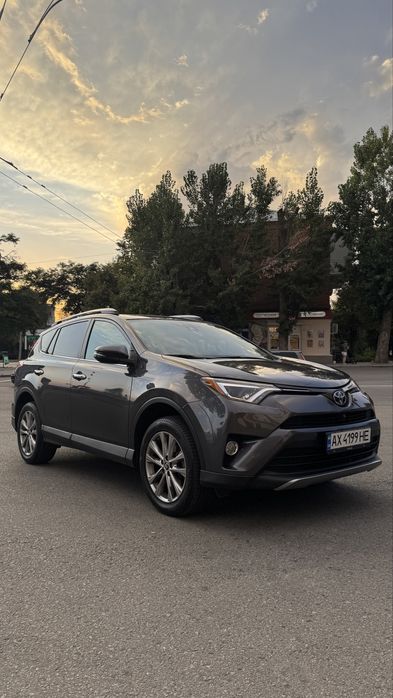 Toyota  RAV4 Limited 2017