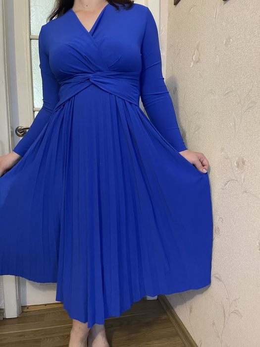 Продам синее платье с рукавом