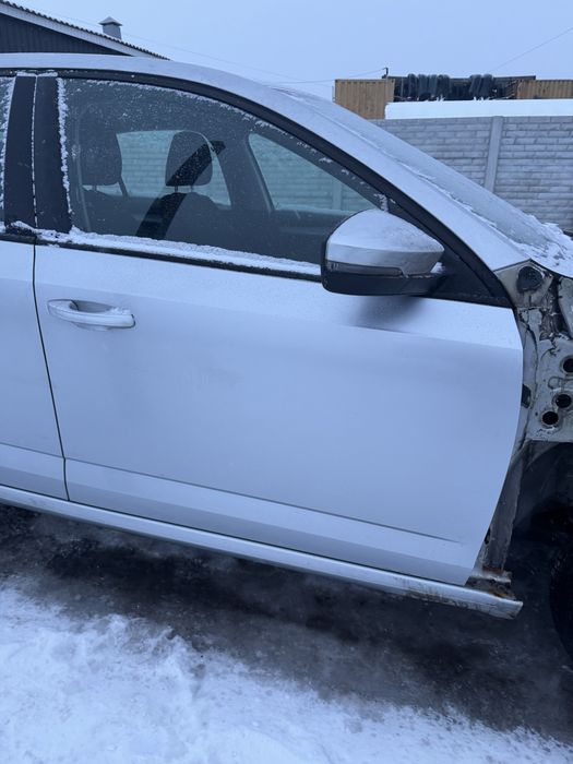 Двері Передні задні праві ліві Skoda A7 Шкода а7 La7w-8E8E