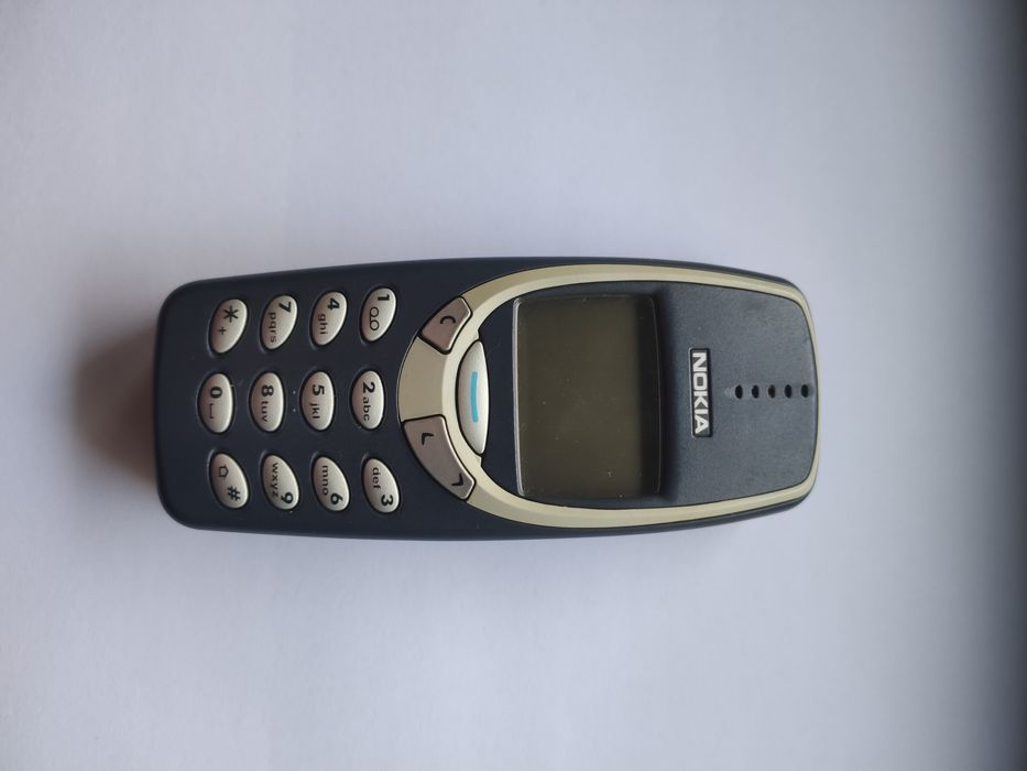 Conjunto de telemóveis antigos da Nokia e LG (ler descrição)