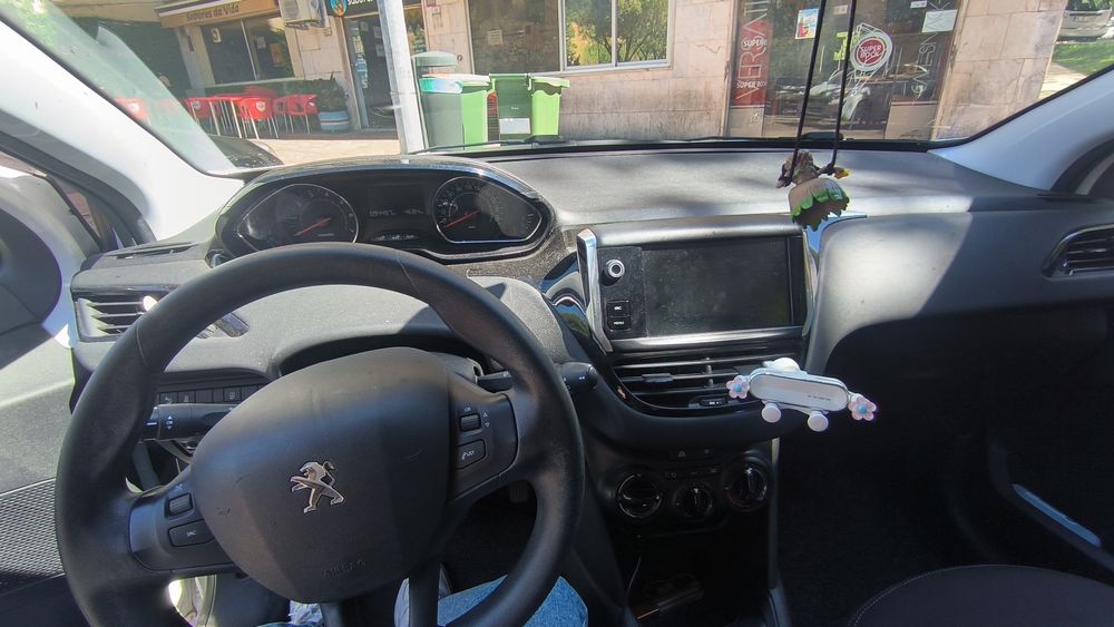 Automóvel Peugeot 208