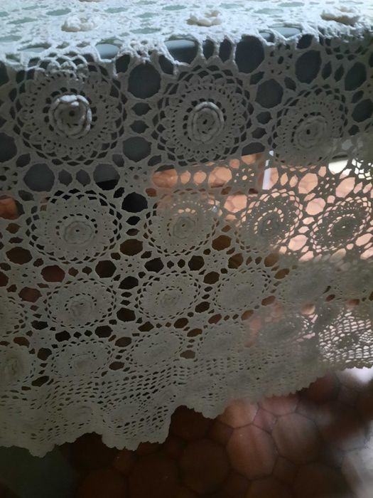 Selling a crocheted tablecloth431195603170109447