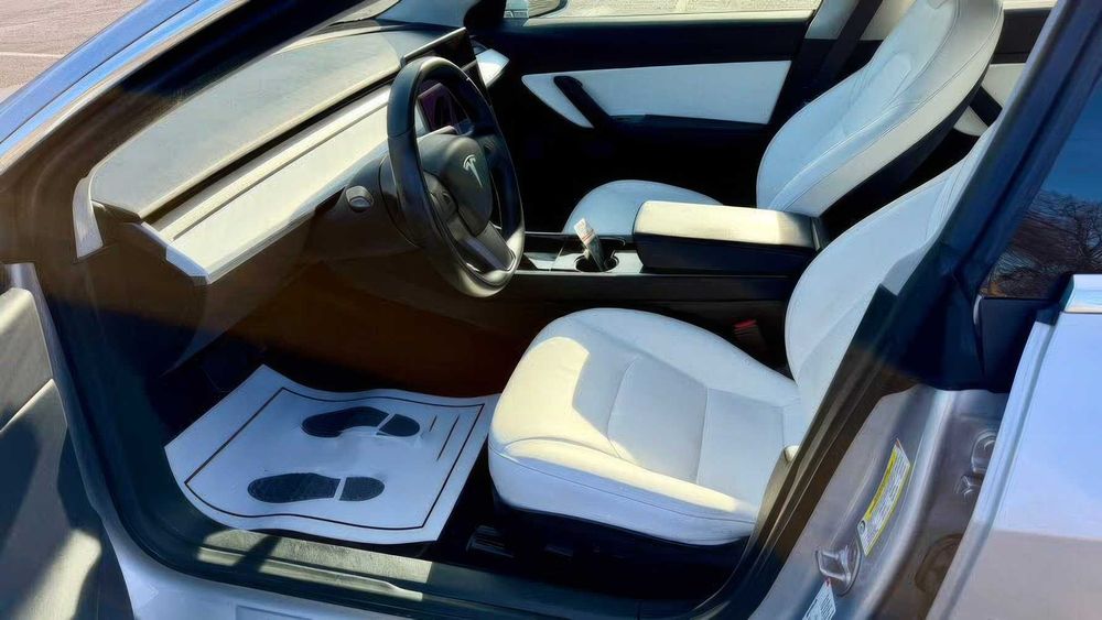 Tesla Model 3      2018