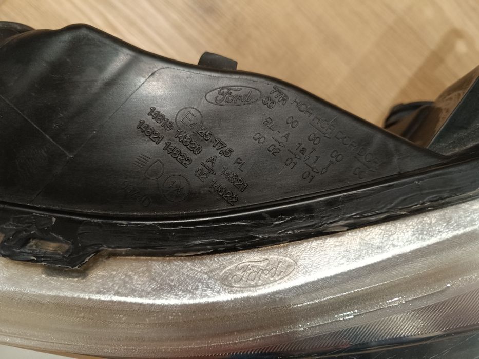 Farol esquerdo focus mk3 xenon