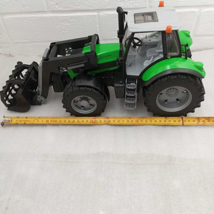 Трактор Deutz Agrotron X720 Bruder - нет дверей .