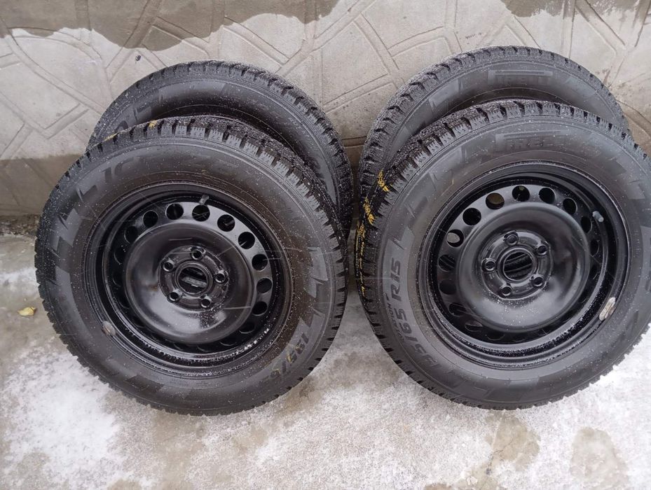 Продам комплект зимних колёс 195/65 R15