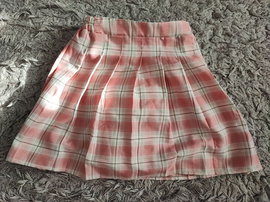 Różowa spódniczka w kratkę