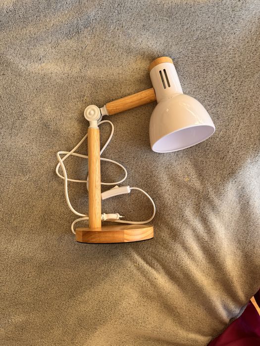 Настільна лампа нова