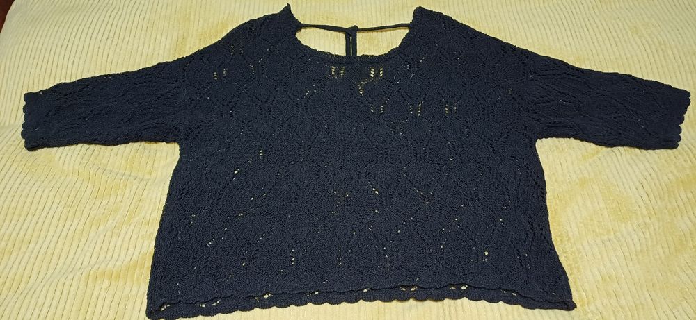 Ażurowy sweterek damski Reserved.