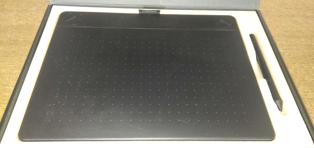 Wacom Intuos M - Drawing Tablet64585688652930122