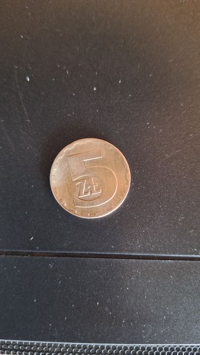 moneta pięć  złotych z 1977 rok