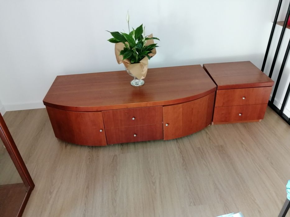 Cristaleira, Móveis e sofá