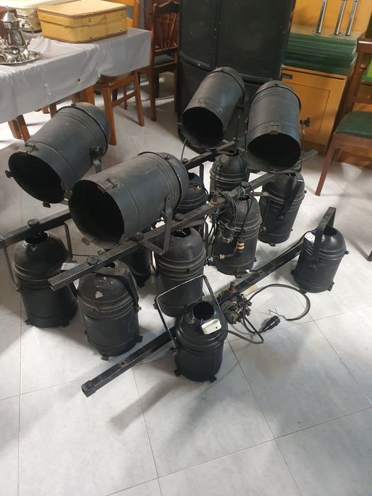 Conjunto de duas varas com 6 projectores par 64 com lâmpadas de 1000w