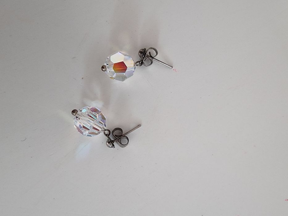 Kolczyki kuleczki, błyszczące, przeźroczyste.