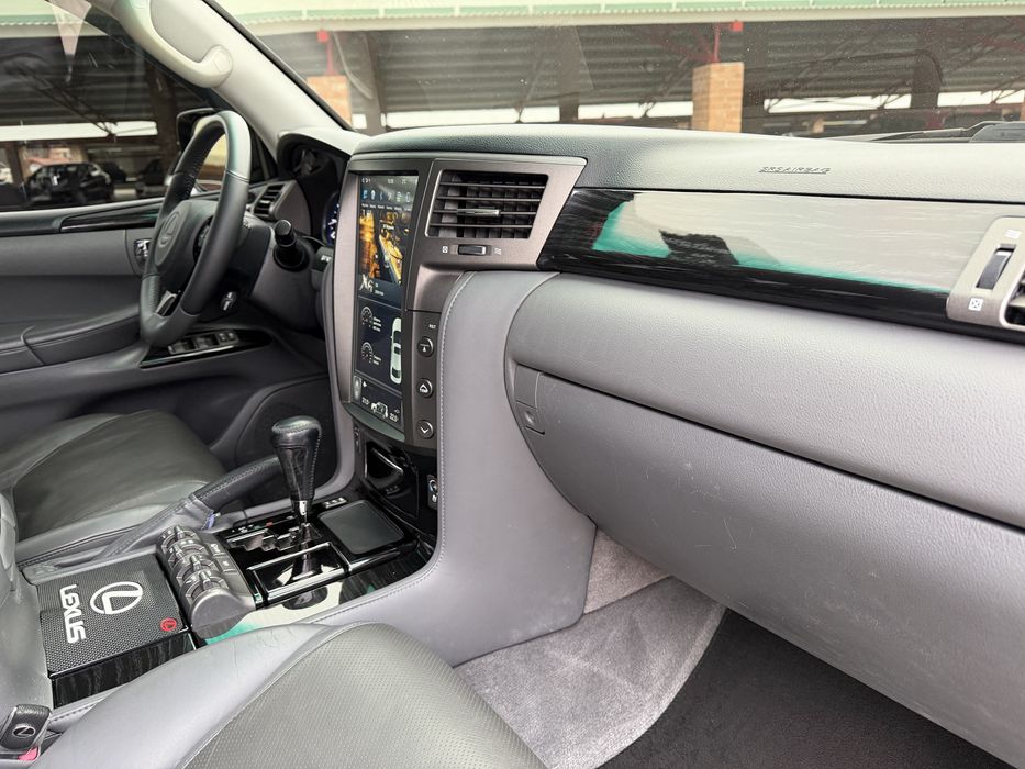 Продам авто Lexus LX570 F Sport