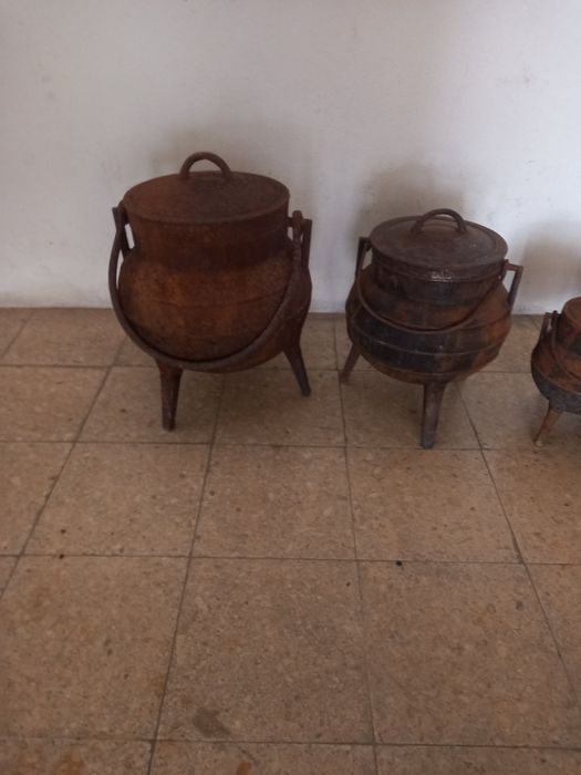 Panelas Antigas de ferro.