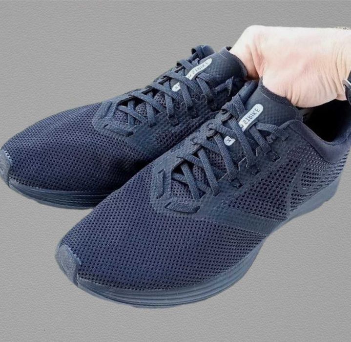 Спортивне взуття Nike