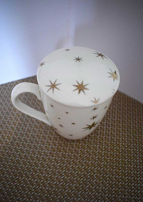 Ceramiczny kubek z przykrywką + drugi gratis .