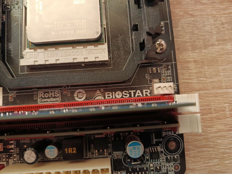 СРОЧНО ПРОДАМ комплект з процесору материнки та оперативки