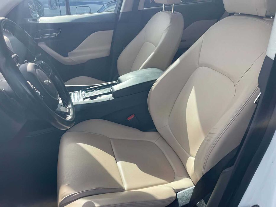 Jaguar F-PACE      2020