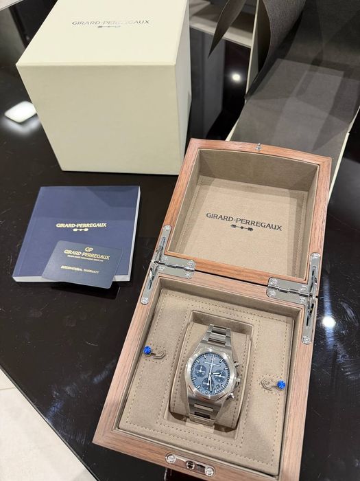 Часы годинник Girard Perregaux Laureato Chronograph