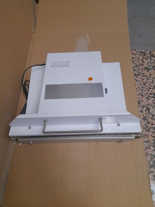 Aparelho para selar sacos com 30 cm de Largura e com termóstato.