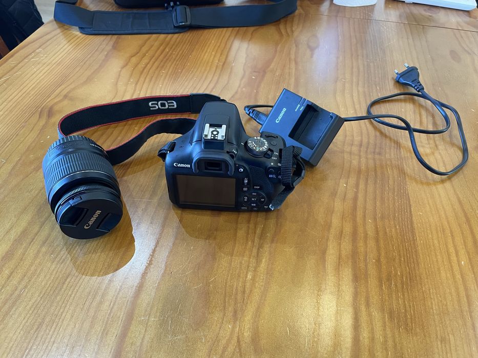 Kit Canon EOS 2000D + objetiva 18-55 mm (COMO NOVA)