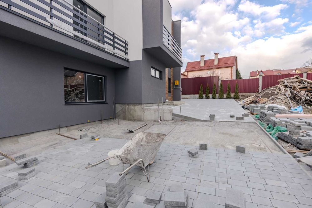 Продаж просторого котеджу, Сихівський район