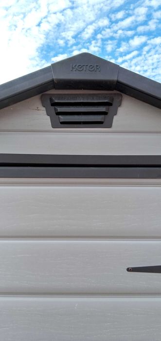 Casinha em resina para exterior, jardim - como nova