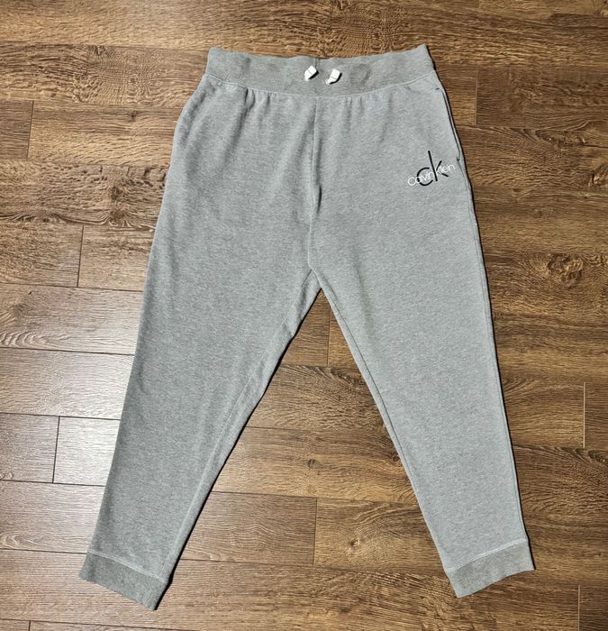 Спортивные штаны Calvin Klein .