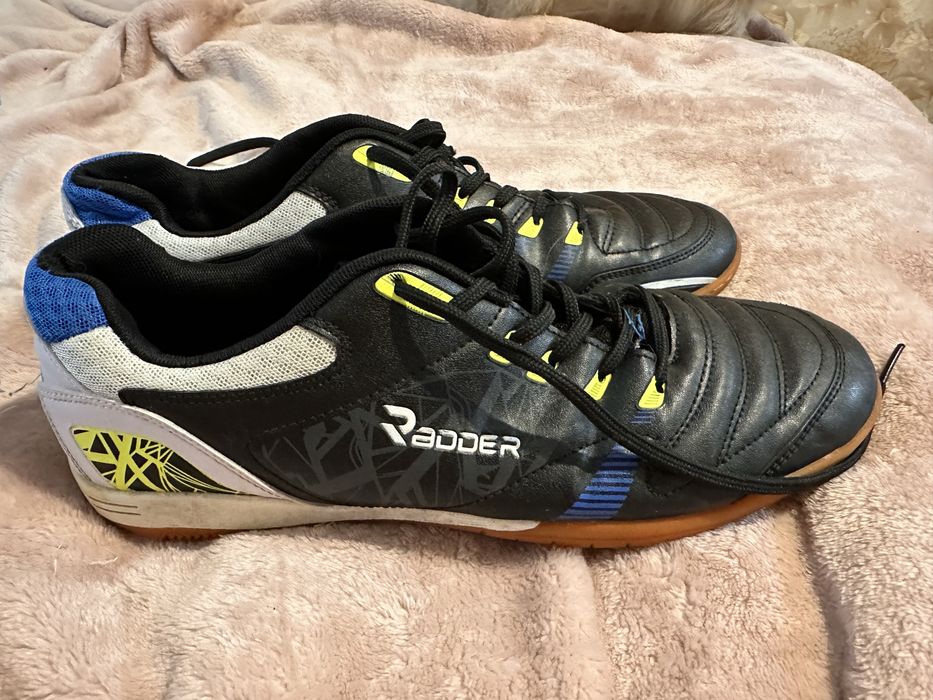 Футзалки кросівки