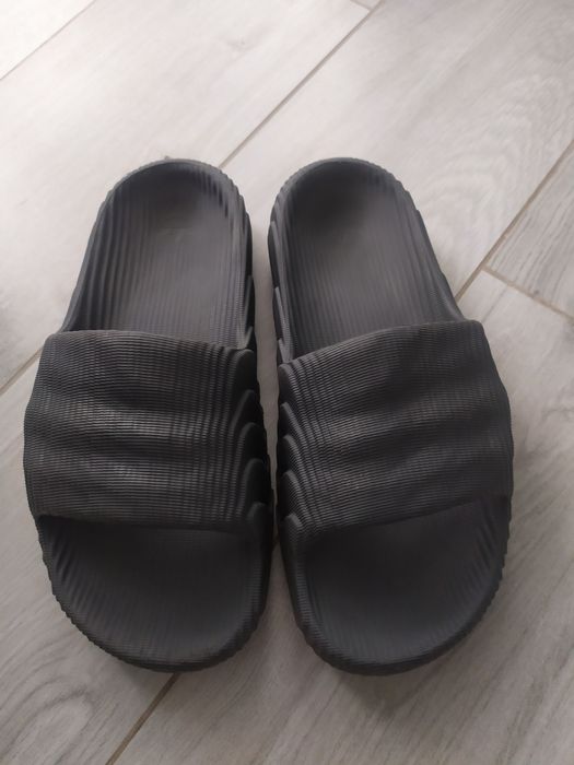 Продам шльопки adidas adilette39р 24,5см