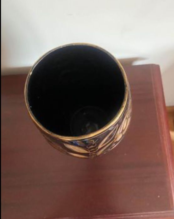 Jarrao preto/dourado em otimo estado