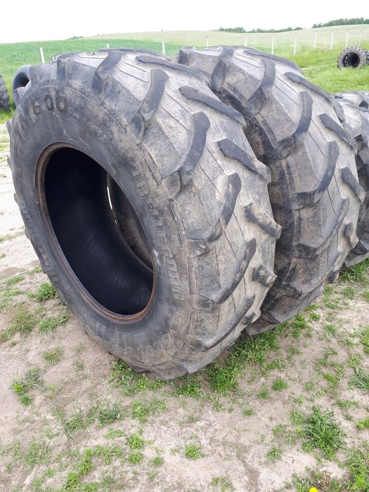 Opony wzmocnione TRELLEBORG 520/85 R - 38 (20.8 38) RADIALNE Para