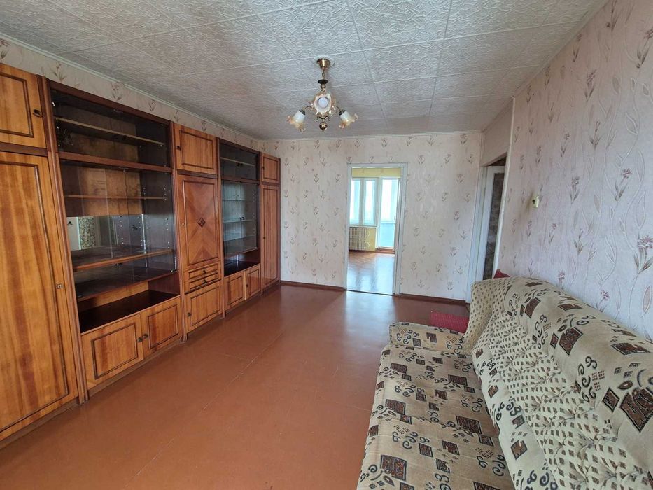 Продам 3-кімнатну квартиру на низькому поверсі