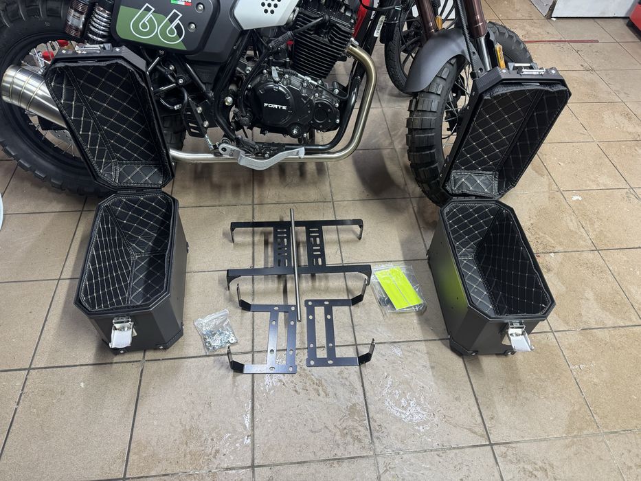 Кофри для мотоцикла бокові + кріплення