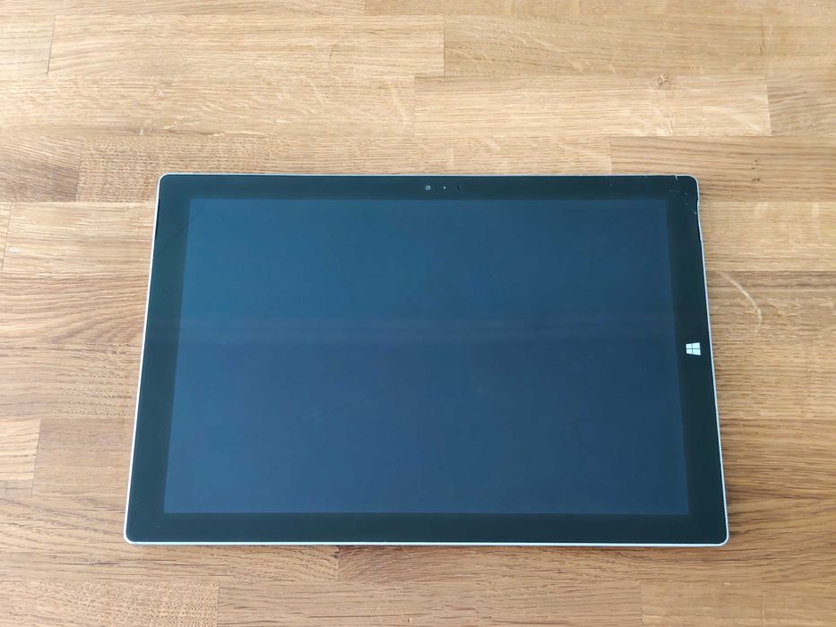 Microsoft Surface Pro 3 i5-4300U 4/128 ГБ + док-станція та 2 блоки живлення