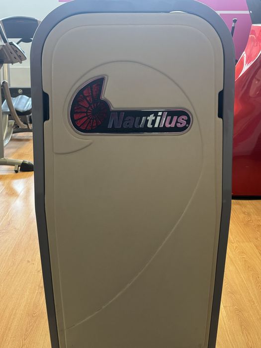 Maszyna na mięśnie skośne brzucha Nautilus