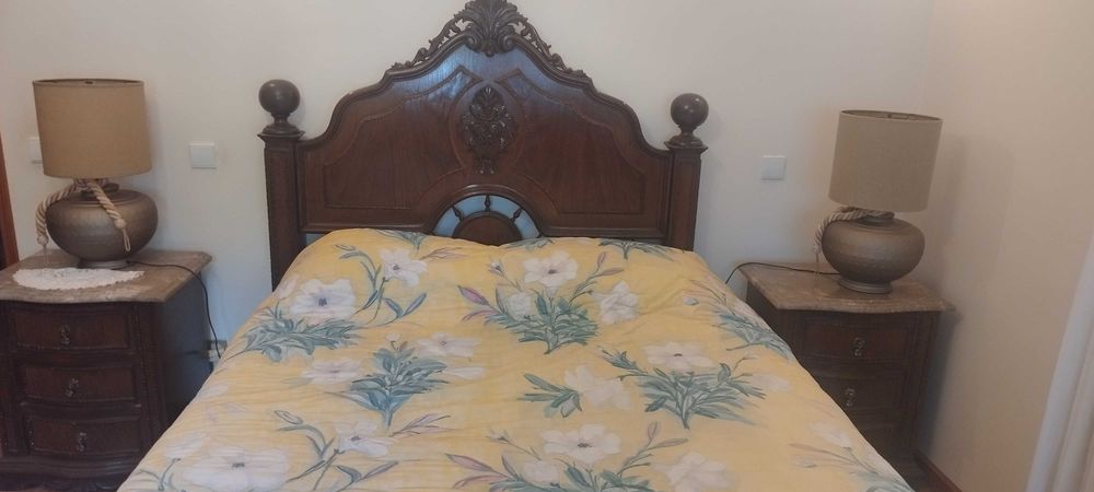 quarto casal em muito bom estado