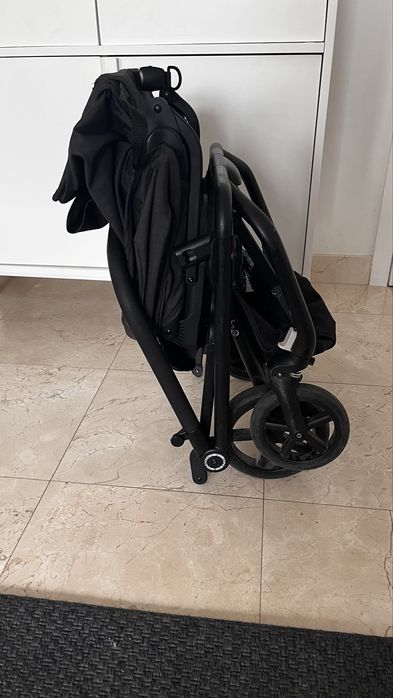 Conjunto Cybex: Ovinho Aton M Gold + Carrinho passeio Eezy S Twist+, Base Isofix Aton M e adaptadores