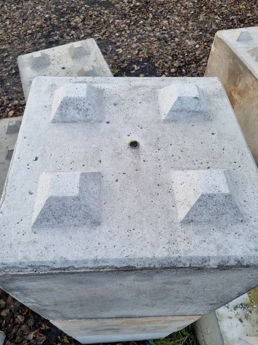 Bloki betonowe z transportem silos zasieki lego