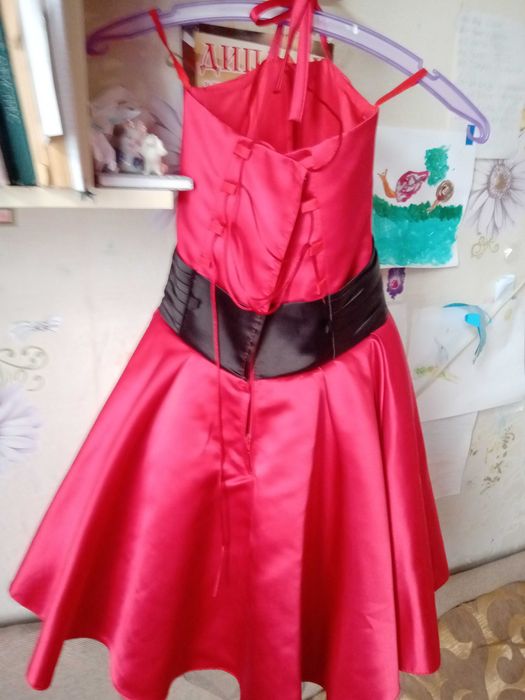 Красивое праздничное платье на 6-8 лет