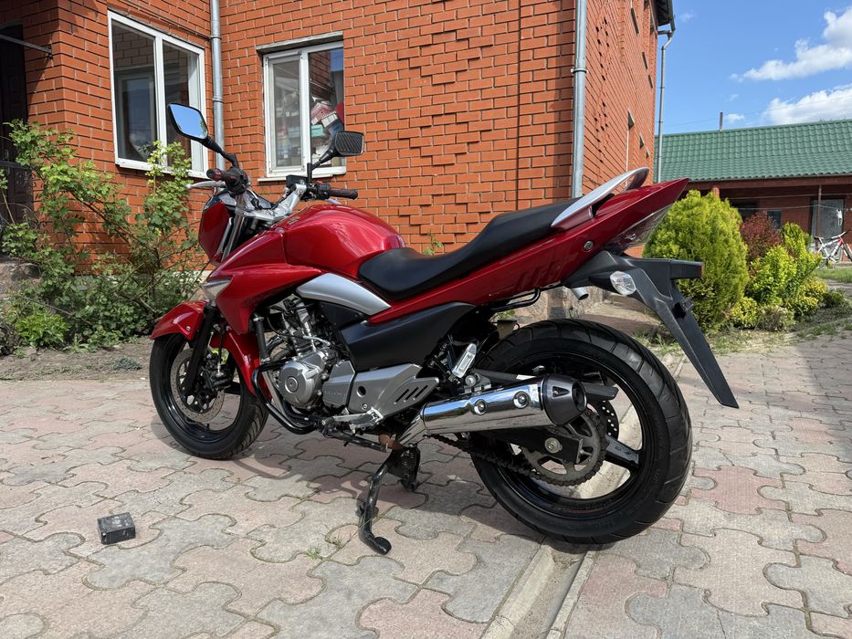 Мотоцикл Suzuki GSR250 розмитнений